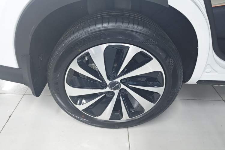 Used BYD Song PLUS New Energy 2024 HONOR Edition DM-i 110km Flagship Model Right Rear Wheel Hub