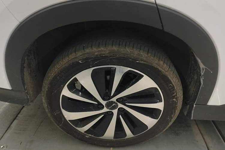Used BYD Song PLUS New Energy 2024 Honor Edition EV 520km Luxury Model Right Rear Wheel Hub