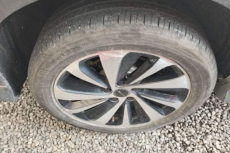 Used BYD Song PLUS New Energy 2024 Honor Edition EV 520km Luxury Model Right Rear Wheel Hub