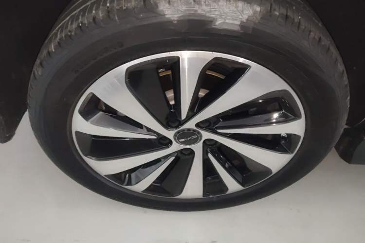 Used BYD Song PLUS New Energy 2024 HONOR Edition DM-i 110km Flagship Model Right Rear Wheel Hub