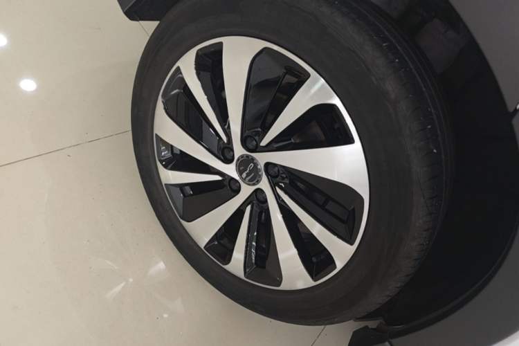 Used BYD Song PLUS New Energy 2024 HONOR Edition DM-i 71km Luxury Model Right Rear Wheel Hub