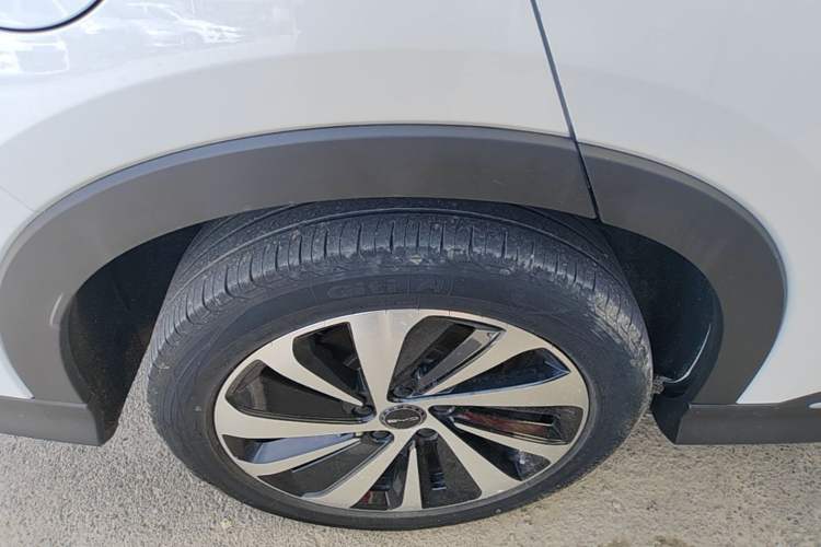 Used BYD Song PLUS New Energy 2024 Honor Edition EV 520km Premium Model Right Rear Wheel Hub