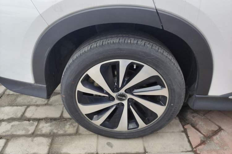 Used BYD Song PLUS New Energy 2024 HONOR Edition DM-i 110km Flagship PLUS Right Rear Wheel Hub