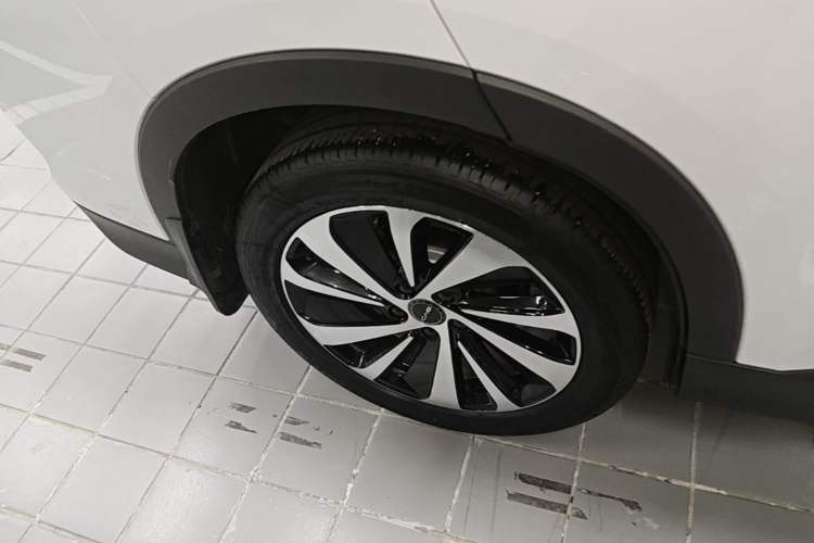 Used BYD Song PLUS New Energy 2024 HONOR Edition DM-i 110km Flagship PLUS Right Rear Wheel Hub