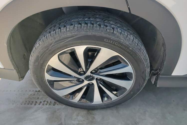 Used BYD Song PLUS New Energy 2024 HONOR Edition DM-i 110km Flagship Model Right Rear Wheel Hub