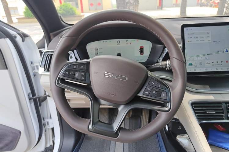 Used BYD Song PLUS New Energy 2024 Honor Edition EV 520km Luxury Model Steering Wheel