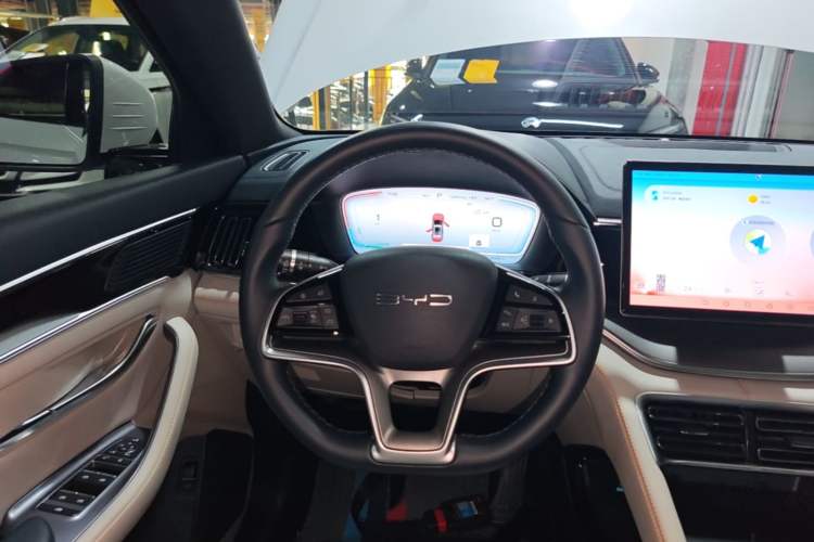 Used BYD Song PLUS New Energy 2024 HONOR Edition DM-i 110km Flagship PLUS Steering Wheel