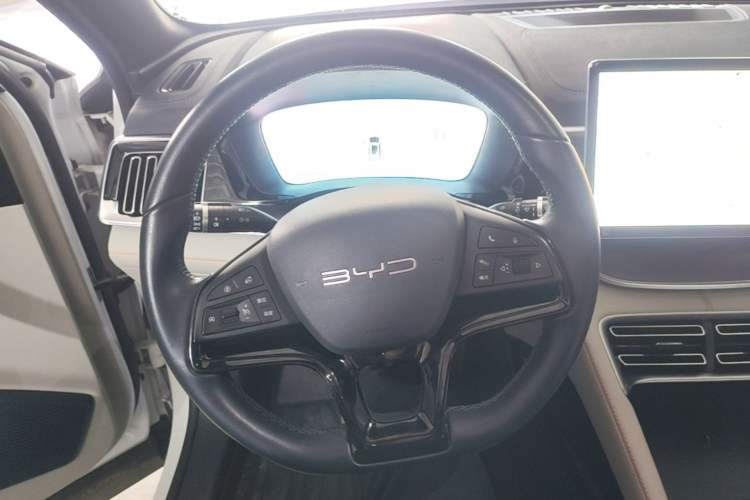Used BYD Song PLUS New Energy 2024 Honor Edition EV 520km Premium Model Steering Wheel