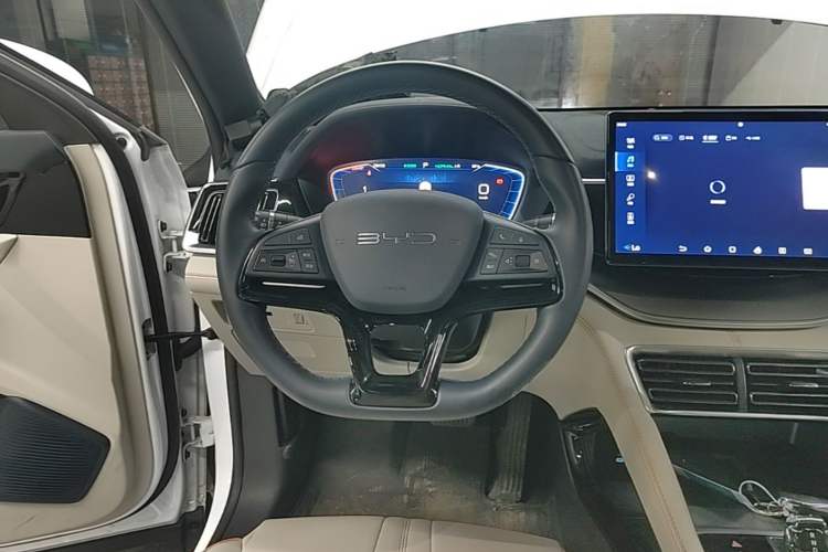 Used BYD Song PLUS New Energy 2024 Honor Edition EV 520km Luxury Model Steering Wheel