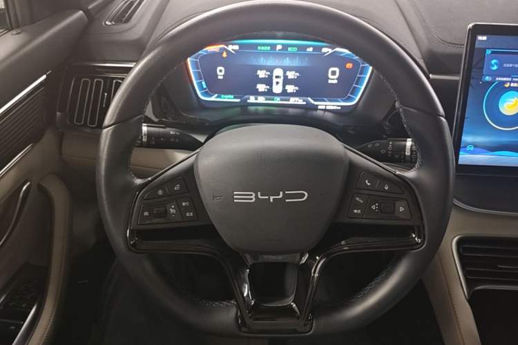 Used BYD Song PLUS New Energy 2024 Honor Edition EV 520km Premium Model Steering Wheel
