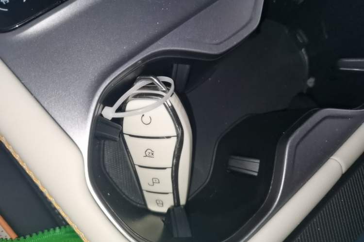 Used BYD Song PLUS New Energy 2024 HONOR Edition DM-i 150km Flagship PLUS Vehicle Key