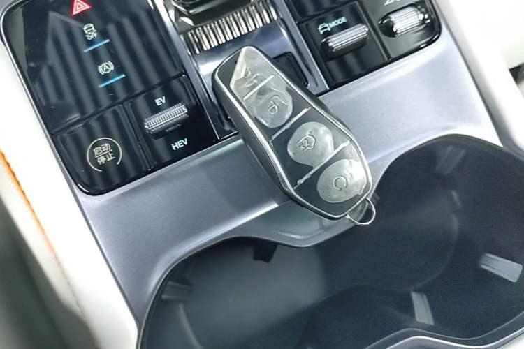 Used BYD Song PLUS New Energy 2024 HONOR Edition DM-i 110km Flagship PLUS Vehicle Key