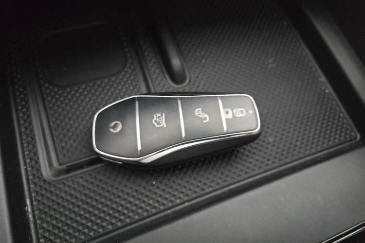 Used BYD Song PLUS New Energy 2024 Honor Edition EV 605km Flagship PLUS Vehicle Key