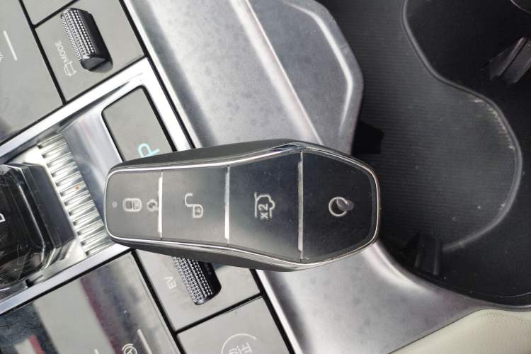 Used BYD Song PLUS New Energy 2024 HONOR Edition DM-i 110km Flagship PLUS Vehicle Key