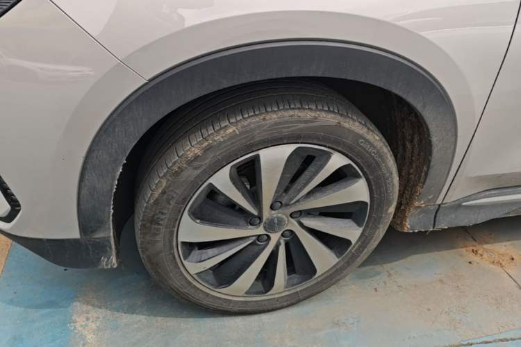 Used BYD Song PLUS New Energy 2024 HONOR Edition DM-i 110km Flagship Model Left Front Wheel Hub