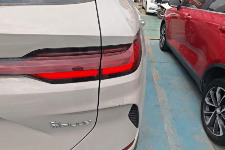 Used BYD Song PLUS New Energy 2024 HONOR Edition DM-i 110km Flagship Model Right Rear Taillight