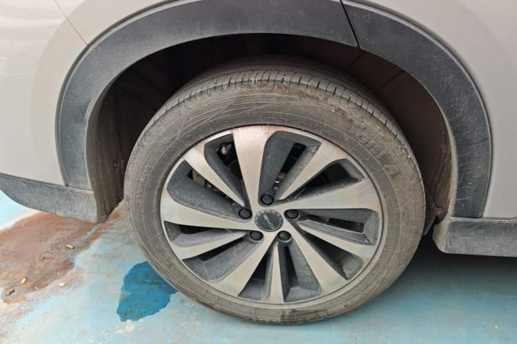 Used BYD Song PLUS New Energy 2024 HONOR Edition DM-i 110km Flagship Model Right Rear Wheel Hub