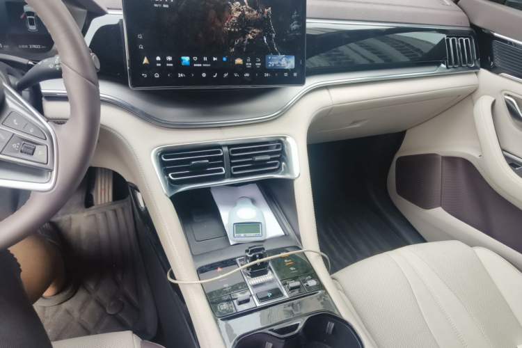Used BYD Song PLUS New Energy 2025 DM-i Smart Drive 112KM Prestige Model Audio And AC Panel