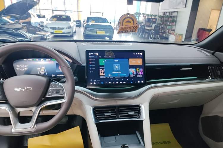 Used BYD Song PLUS New Energy 2025 EV 520km Premium Version Audio And AC Panel