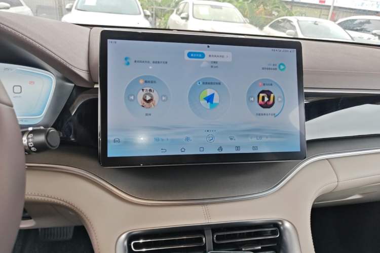 Used BYD Song PLUS New Energy 2025 DM-i 75KM Luxury Model Audio And AC Panel