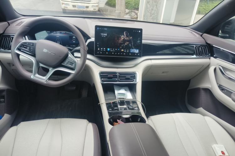 Used BYD Song PLUS New Energy 2025 DM-i Smart Drive 112KM Prestige Model Center Console
