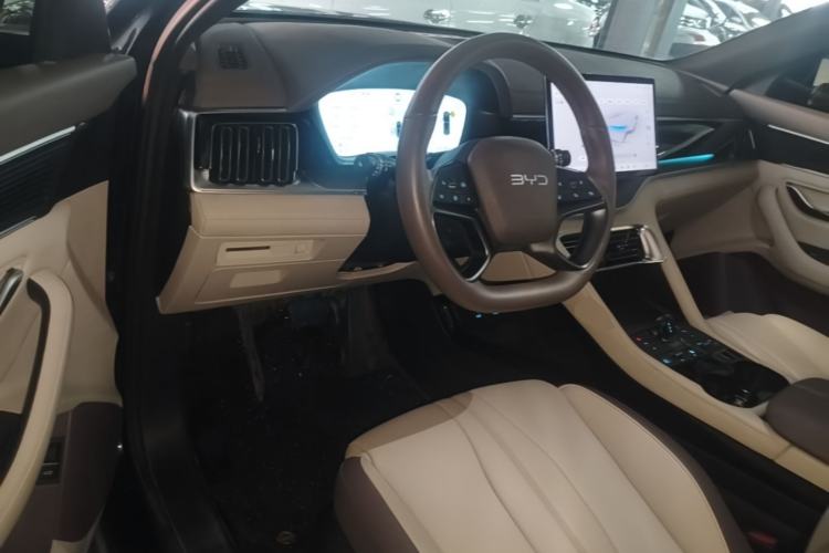 Used BYD Song PLUS New Energy 2025 DM-i Intelligent Driving 112KM Prestige Model Center Console