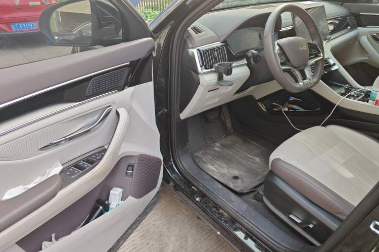 Used BYD Song PLUS New Energy 2025 DM-i 112KM Prestige Model Driver Seat