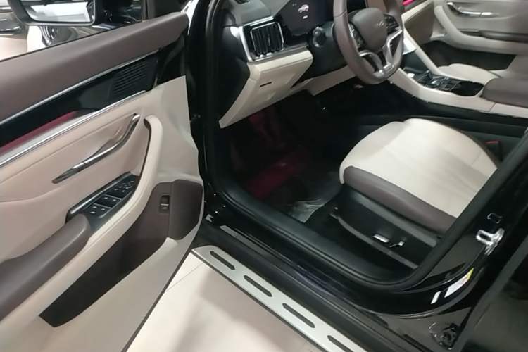 Used BYD Song PLUS New Energy 2025 DM-i 112KM Prestige Model Driver Seat