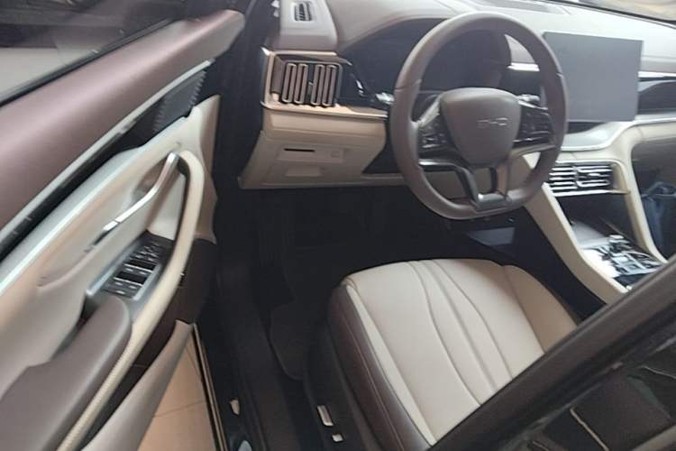 Used BYD Song PLUS New Energy 2025 DM-i 112KM Prestige Model Driver Seat