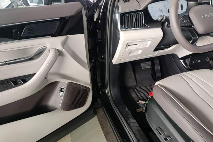Used BYD Song PLUS New Energy 2025 DM-i Smart Drive 112KM Prestige Model Driver Seat