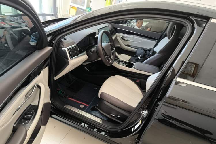 Used BYD Song PLUS New Energy 2025 DM-i Intelligent Driving 160KM Flagship Model Driver Seat