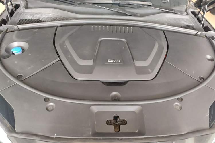 Used BYD Song PLUS New Energy 2025 DM-i 75KM Luxury Model Engine Bay