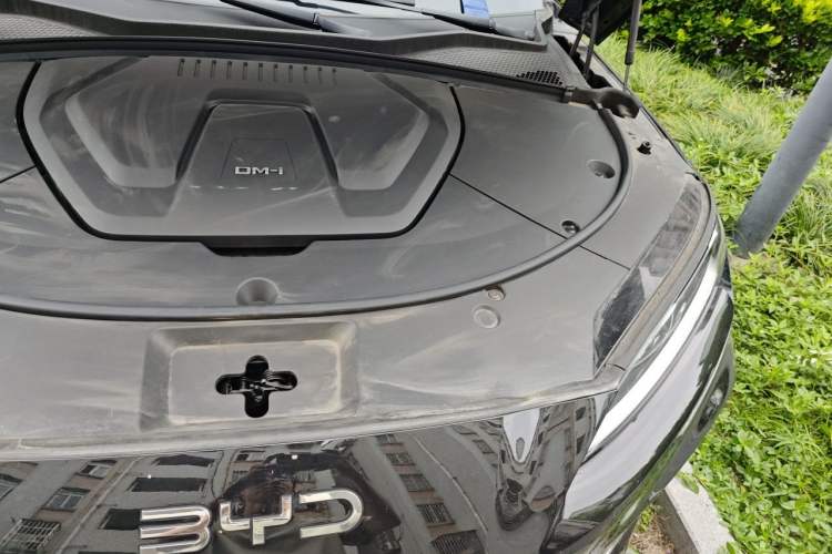 Used BYD Song PLUS New Energy 2025 DM-i 112KM Prestige Model Engine Bay Left