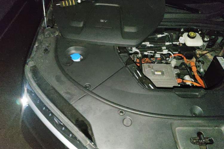 Used BYD Song PLUS New Energy 2025 EV 520km Luxury Version Engine Bay Right