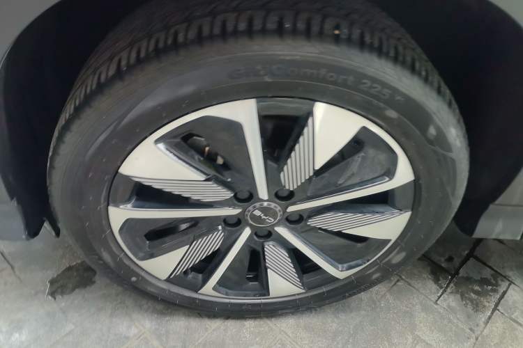 Used BYD Song PLUS New Energy 2025 EV Intelligent Driving Version 520km Premium Model Exterior 4
