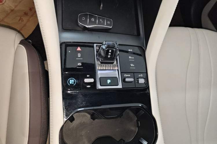 Used BYD Song PLUS New Energy 2025 DM-i 112KM Prestige Model Gear Lever