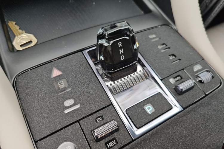 Used BYD Song PLUS New Energy 2025 DM-i 112KM Prestige Model Gear Lever