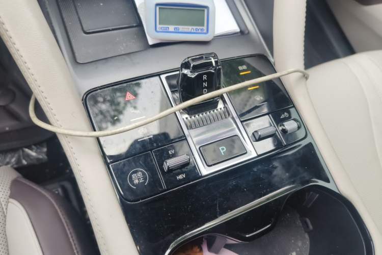 Used BYD Song PLUS New Energy 2025 DM-i Smart Drive 112KM Prestige Model Gear Lever