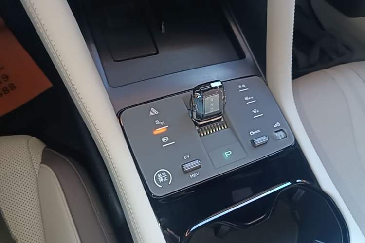 Used BYD Song PLUS New Energy 2025 DM-i 112KM Prestige Model Gear Lever