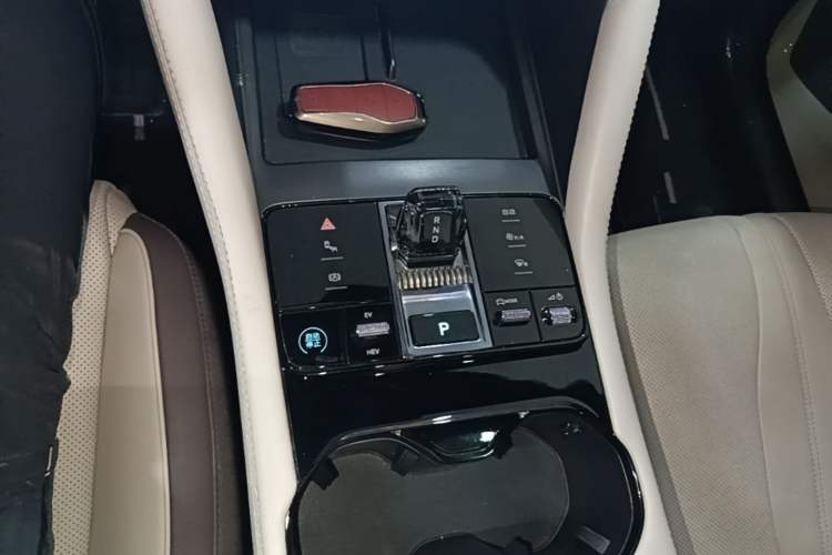 Used BYD Song PLUS New Energy 2025 DM-i 112KM Prestige Model Gear Lever