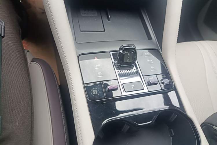 Used BYD Song PLUS New Energy 2025 EV Intelligent Driving Version 520km Premium Model Gear Lever