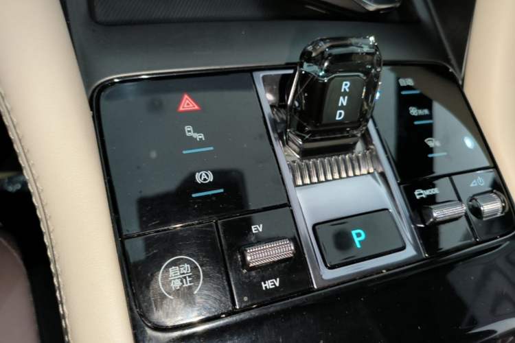 Used BYD Song PLUS New Energy 2025 DM-i 112KM Prestige Model Gear Lever