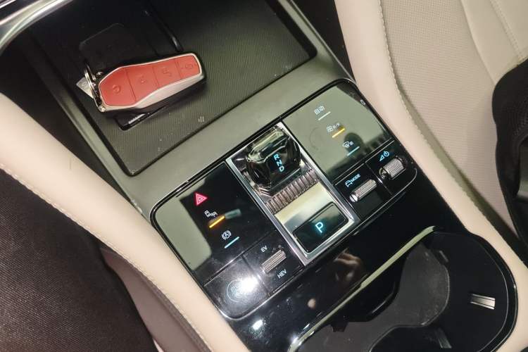 Used BYD Song PLUS New Energy 2025 DM-i 112KM Prestige Model Gear Lever