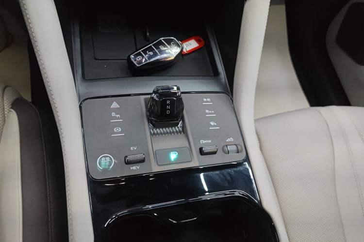 Used BYD Song PLUS New Energy 2025 DM-i 112KM Prestige Model Gear Lever