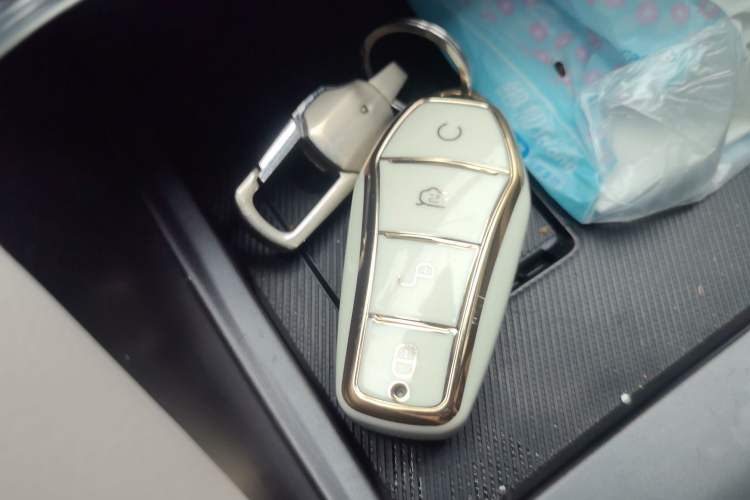 Used BYD Song PLUS New Energy 2025 EV Intelligent Driving Version 520km Premium Model Interior 1