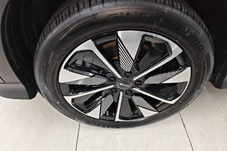 Used BYD Song PLUS New Energy 2025 DM-i 112KM Prestige Model Left Front Wheel Hub