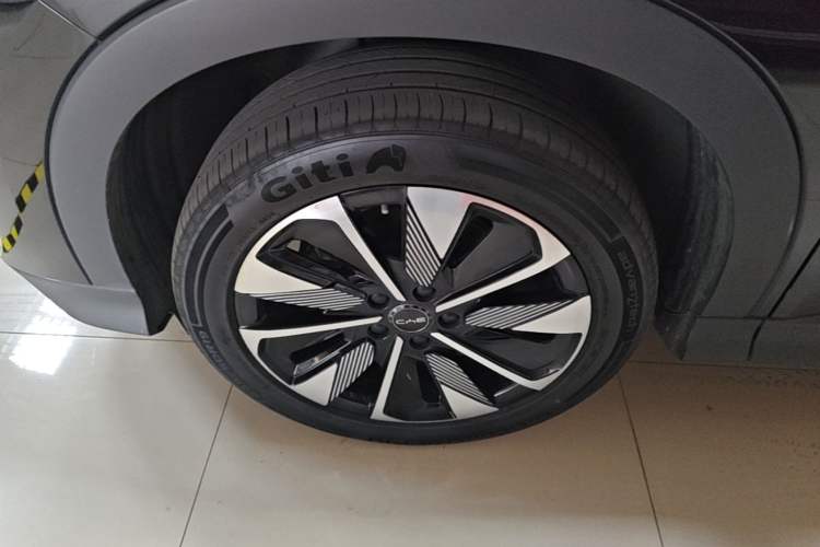 Used BYD Song PLUS New Energy 2025 DM-i 112KM Prestige Model Left Front Wheel Hub