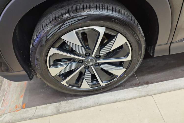 Used BYD Song PLUS New Energy 2025 EV 520km Premium Version Left Front Wheel Hub