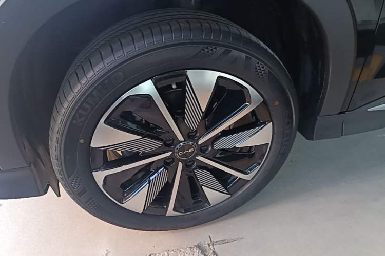 Used BYD Song PLUS New Energy 2025 DM-i 112KM Prestige Model Left Front Wheel Hub