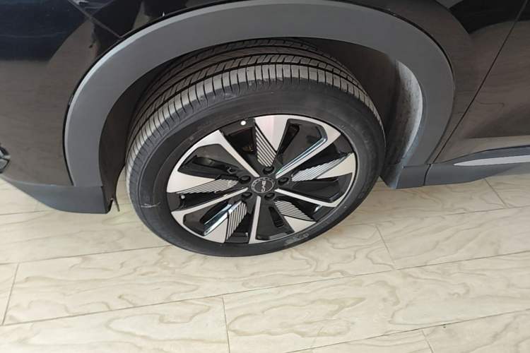 Used BYD Song PLUS New Energy 2025 DM-i 75KM Luxury Model Left Front Wheel Hub